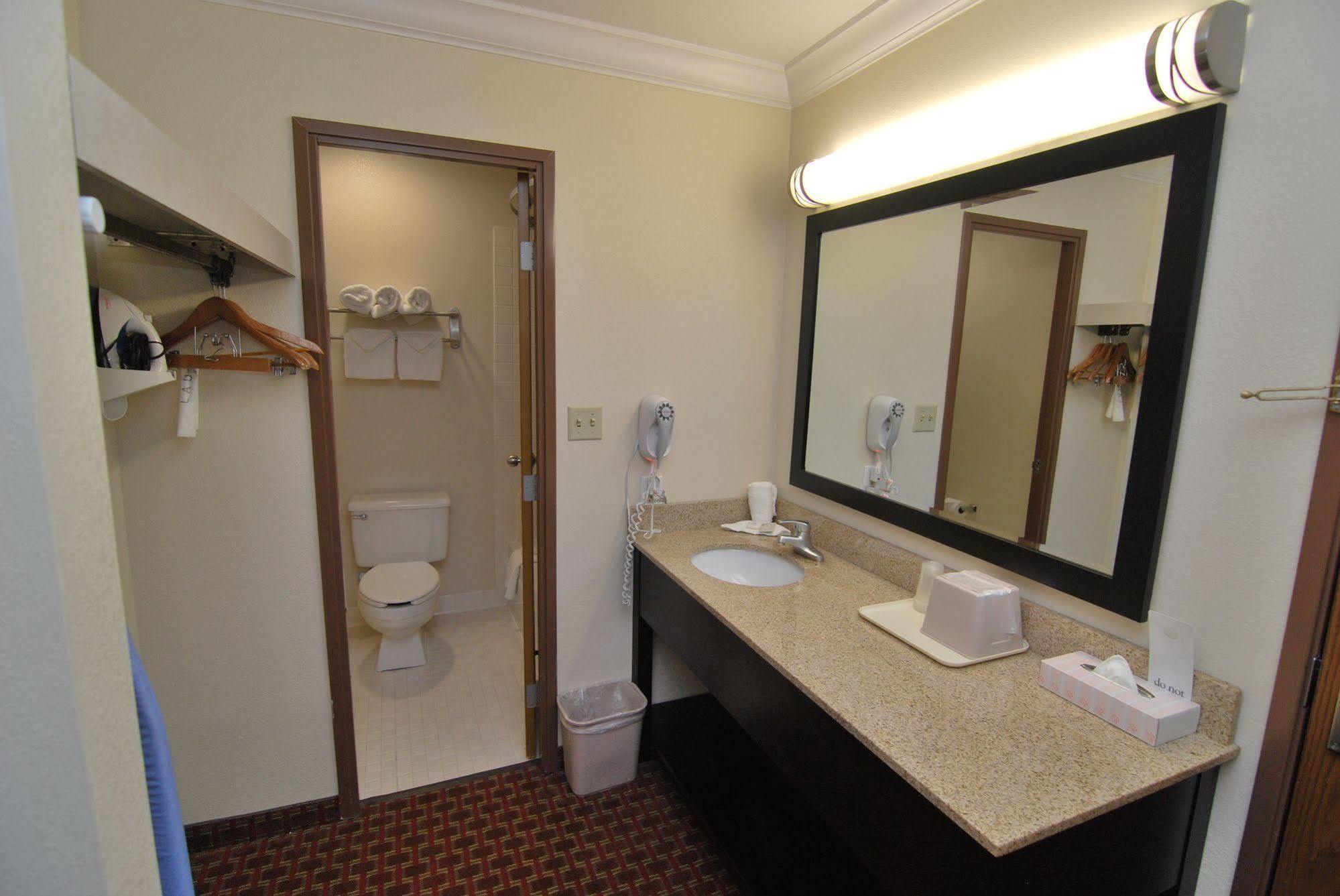 Americinn By Wyndham Johnston Des Moines Urbandale Dış mekan fotoğraf